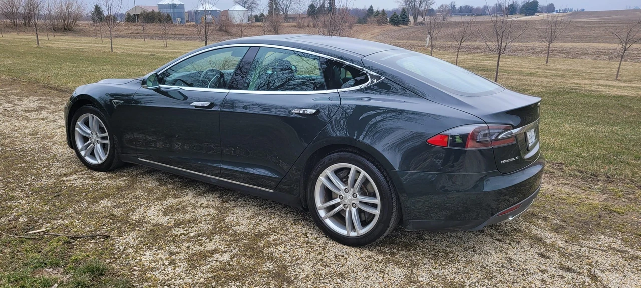 2013 Tesla Model S - Image 19 of 31