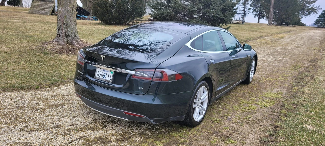 2013 Tesla Model S - Image 15 of 31