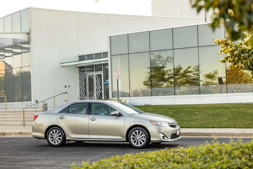 2013 Toyota Camry 7th Gen - Image 15 of 31