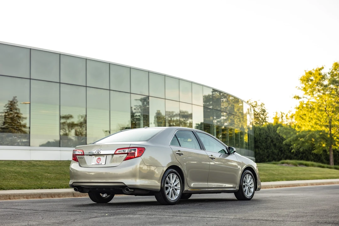 2013 Toyota Camry 7th Gen - Image 18 of 31