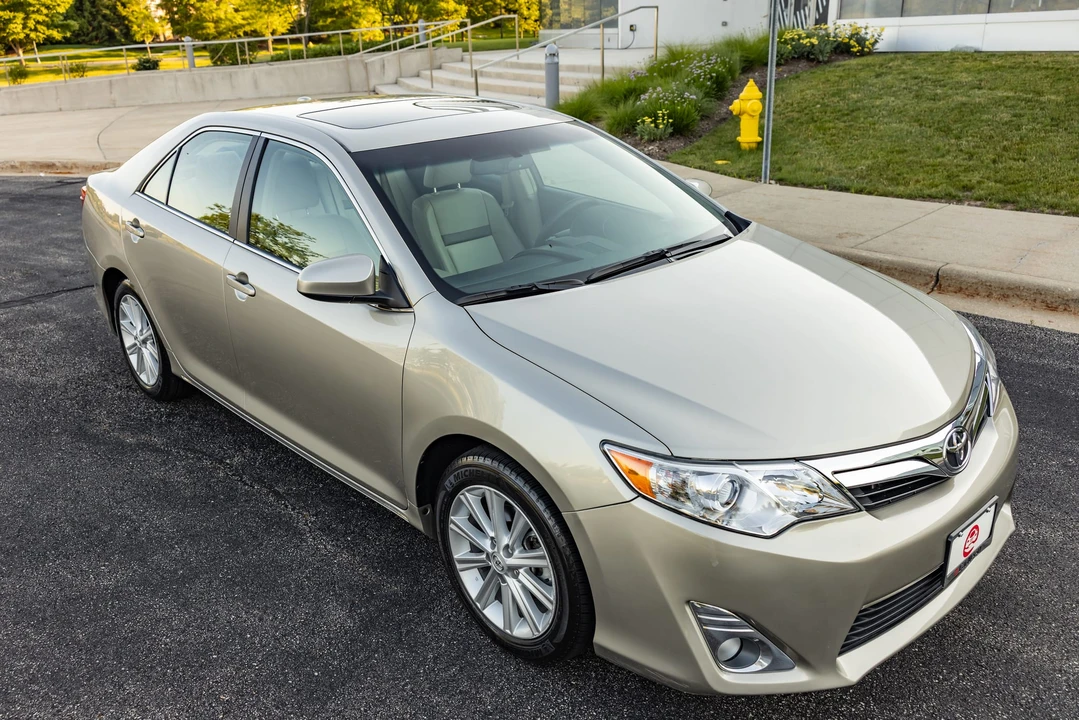 2013 Toyota Camry 7th Gen - Image 12 of 31