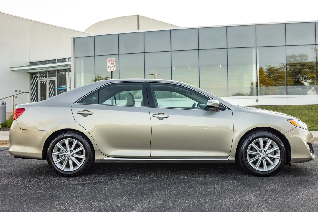 2013 Toyota Camry 7th Gen - Image 17 of 31