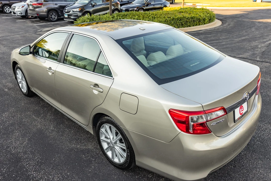 2013 Toyota Camry 7th Gen - Image 28 of 31
