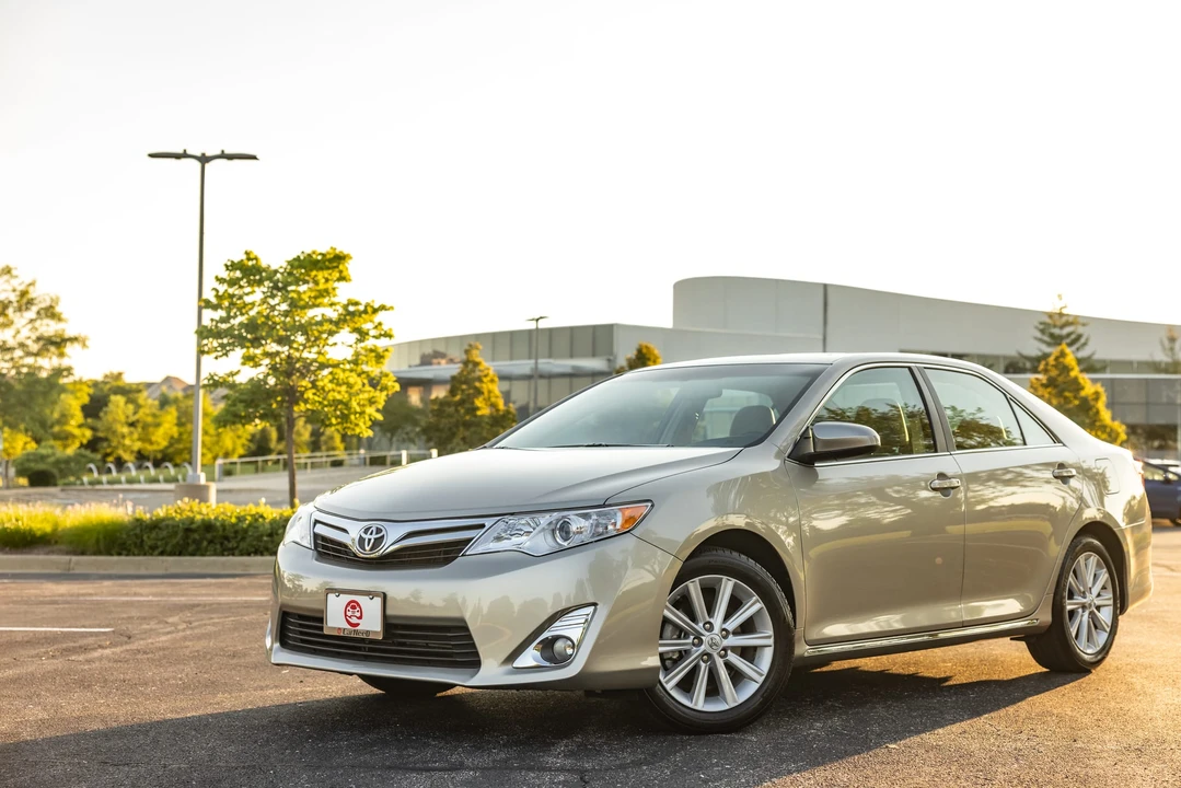 2013 Toyota Camry 7th Gen - Image 3 of 31