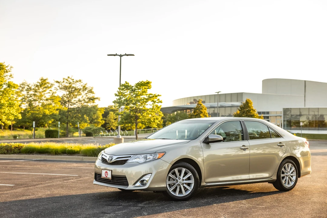 2013 Toyota Camry 7th Gen - Image 2 of 31