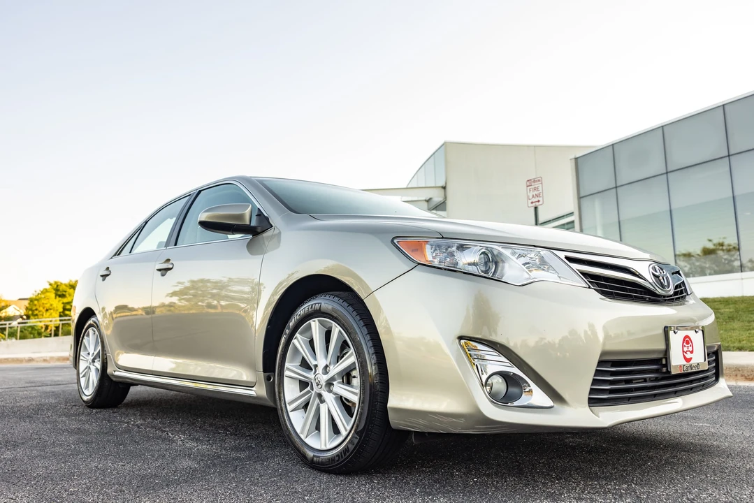 2013 Toyota Camry 7th Gen - Image 14 of 31