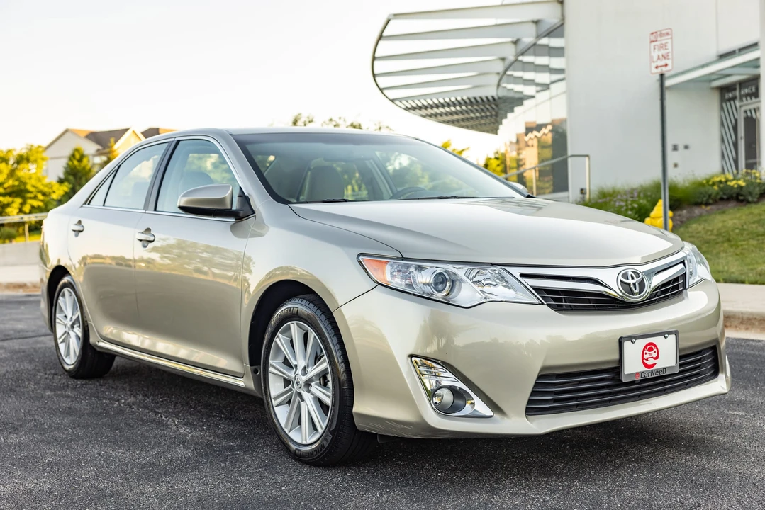 2013 Toyota Camry 7th Gen - Image 13 of 31