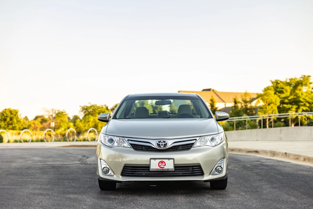 2013 Toyota Camry 7th Gen - Image 10 of 31