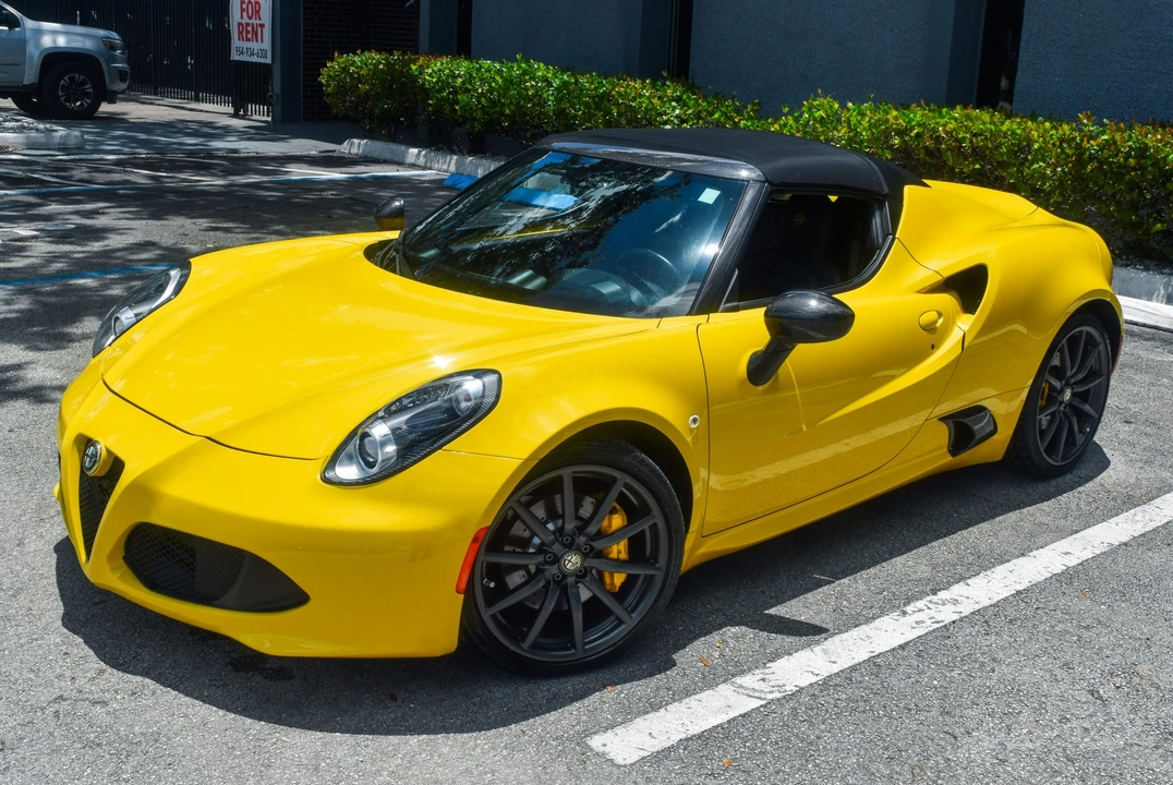 2015 Alfa Romeo - Image 2 of 31