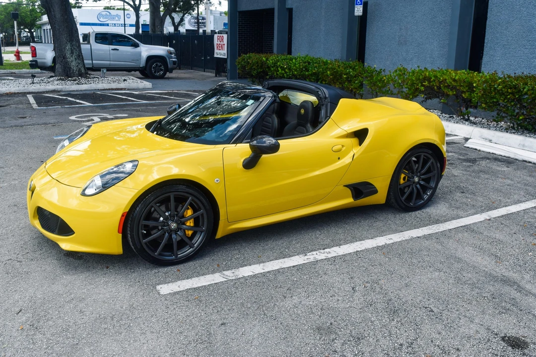 2015 Alfa Romeo - Image 10 of 31