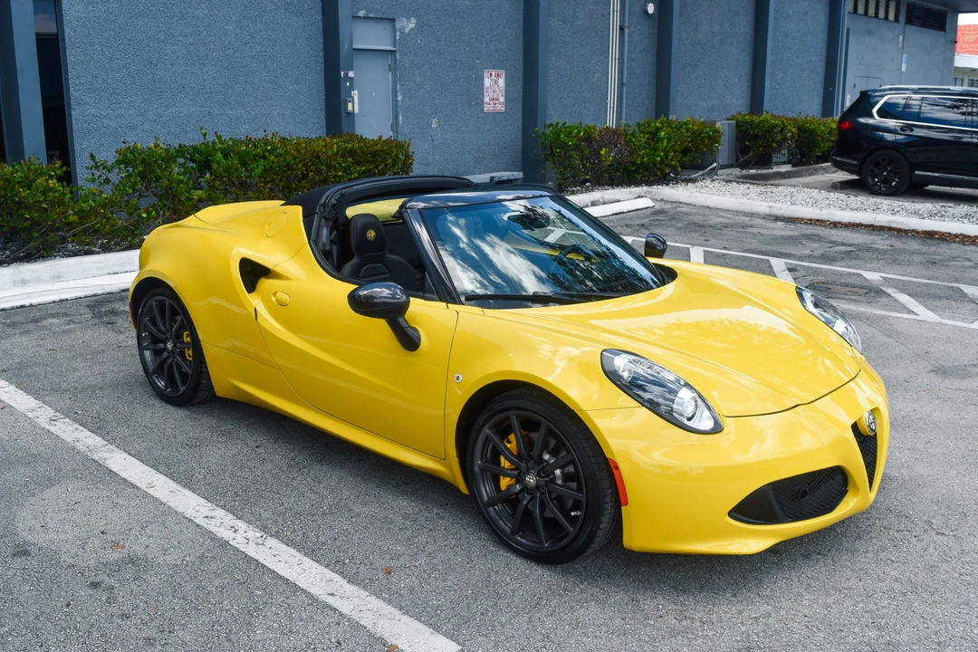 2015 Alfa Romeo - Image 22 of 31