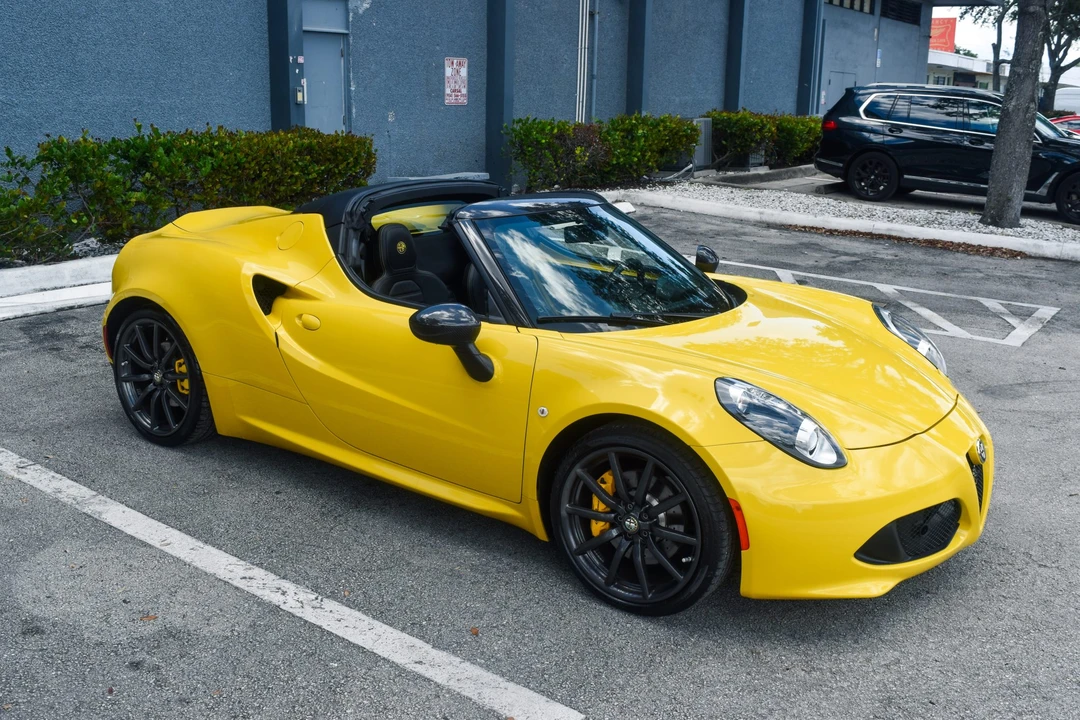 2015 Alfa Romeo - Image 23 of 31