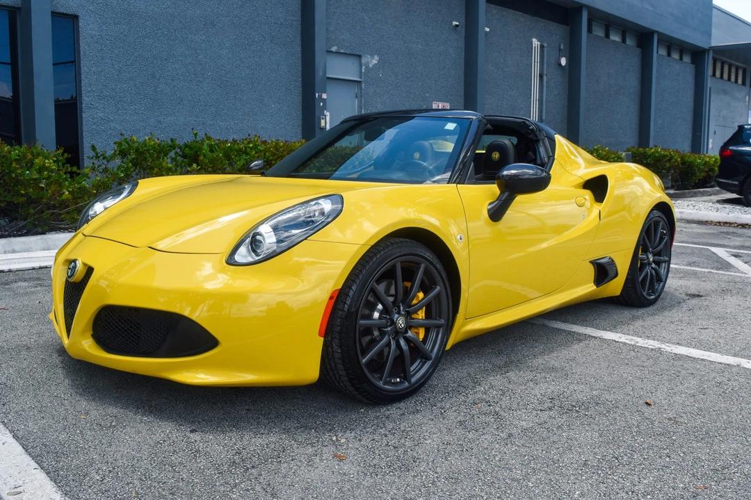 2015 Alfa Romeo - Image 12 of 31