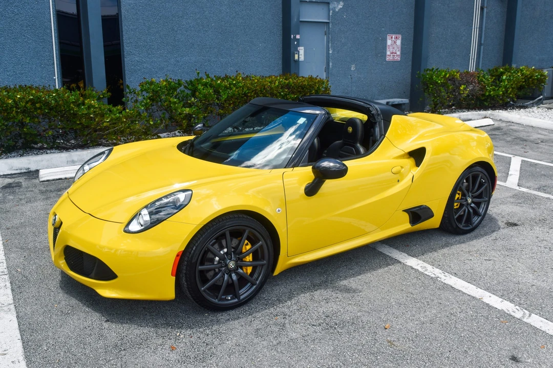 2015 Alfa Romeo - Image 13 of 31