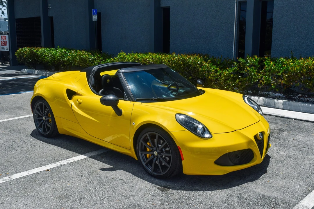 2015 Alfa Romeo - Image 25 of 31