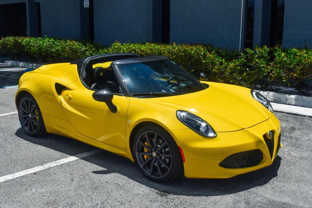 2015 Alfa Romeo - Image 26 of 31