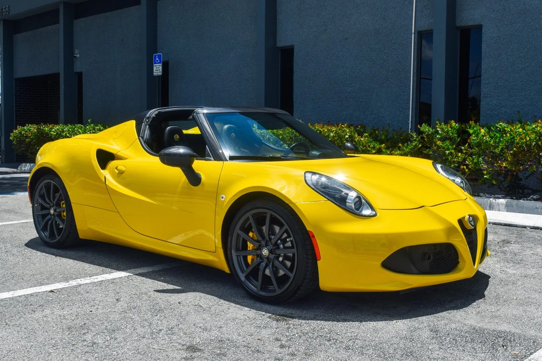 2015 Alfa Romeo - Image 27 of 31