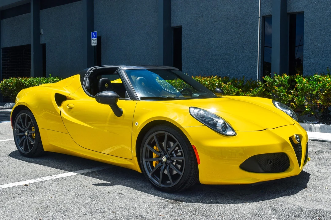 2015 Alfa Romeo - Image 28 of 31