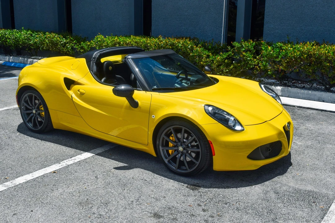 2015 Alfa Romeo - Image 29 of 31