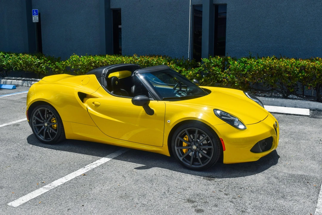 2015 Alfa Romeo - Image 30 of 31