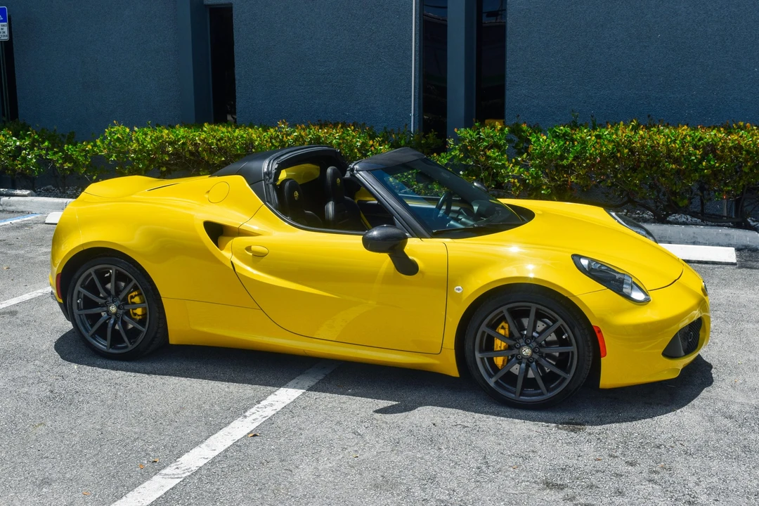 2015 Alfa Romeo - Image 31 of 31