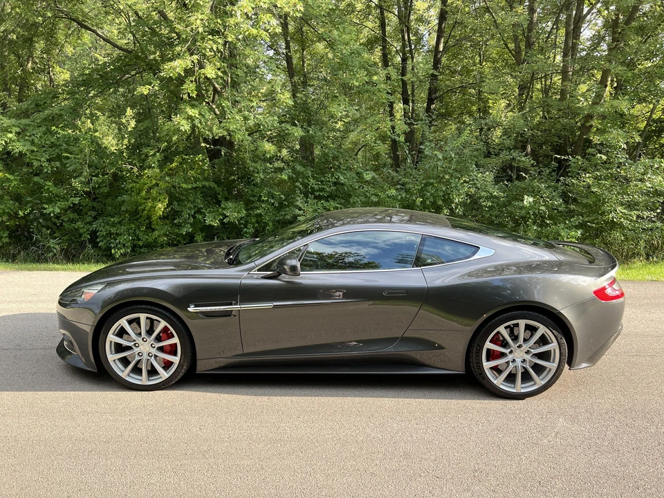 2015 Aston Martin Vanquish 2nd Gen - Image 22 of 31