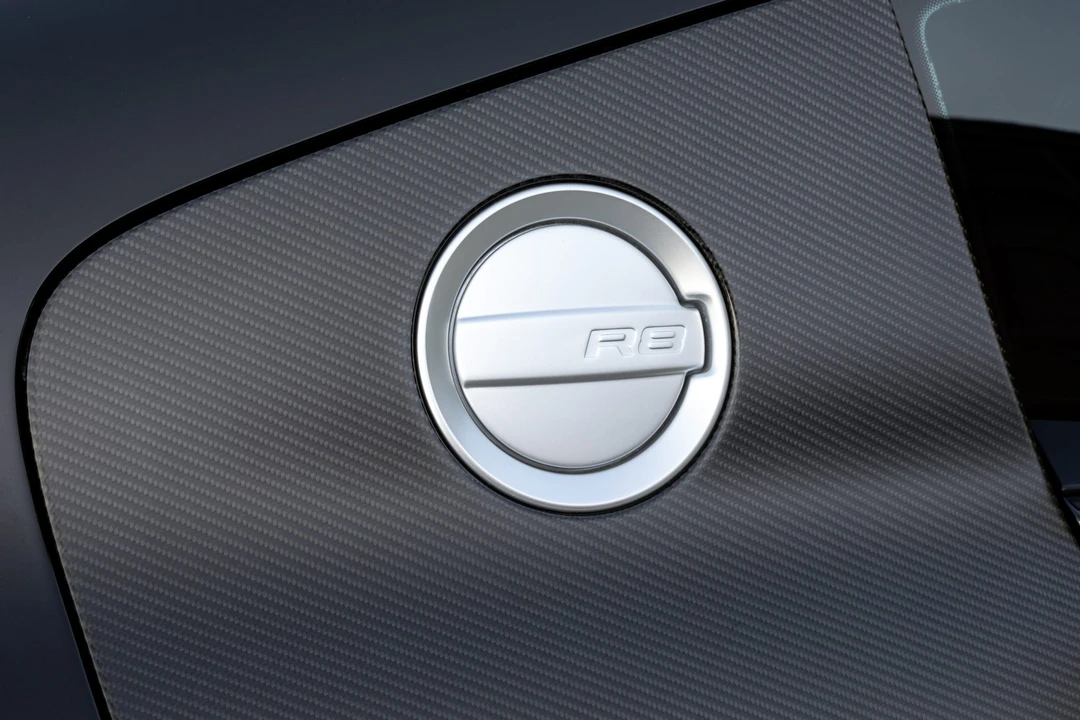 2015 Audi 42 R8 - Image 28 of 31