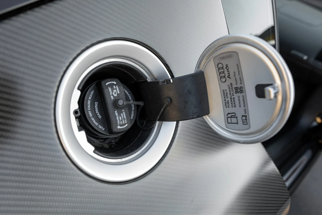 2015 Audi 42 R8 - Image 29 of 31