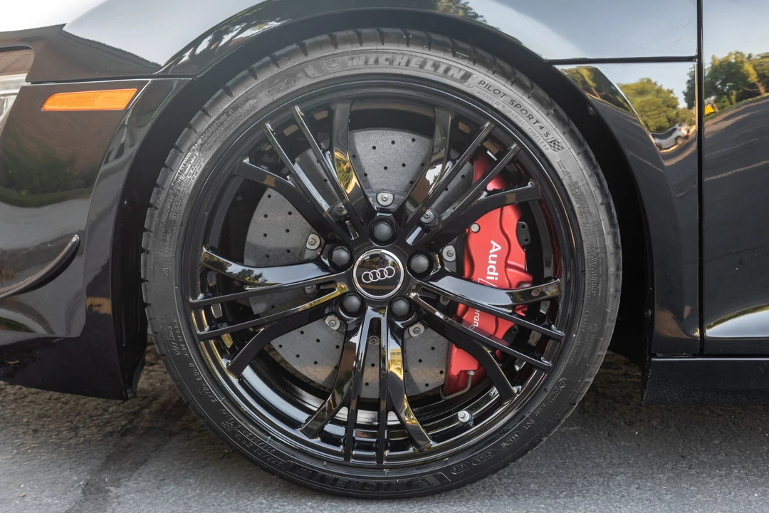 2015 Audi 42 R8 - Image 30 of 31