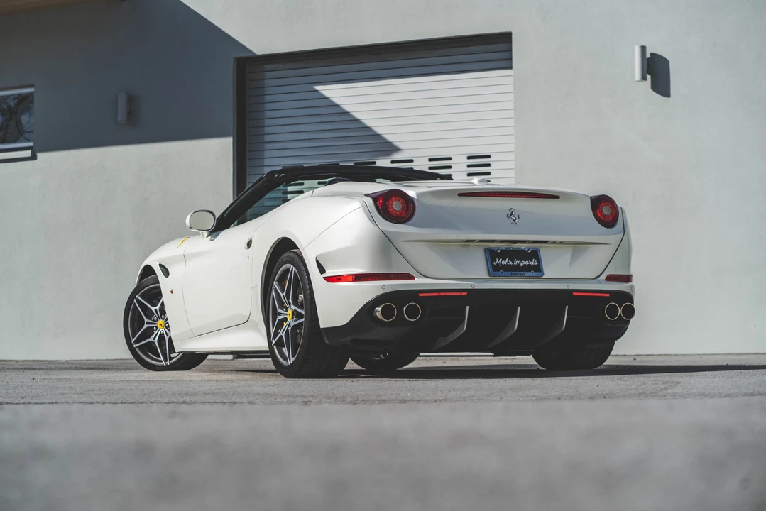 2015 Ferrari California T - Image 18 of 31