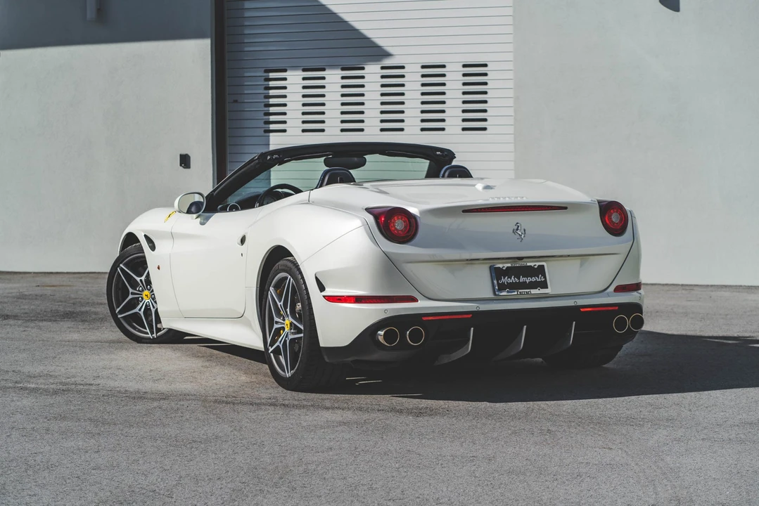 2015 Ferrari California T - Image 17 of 31
