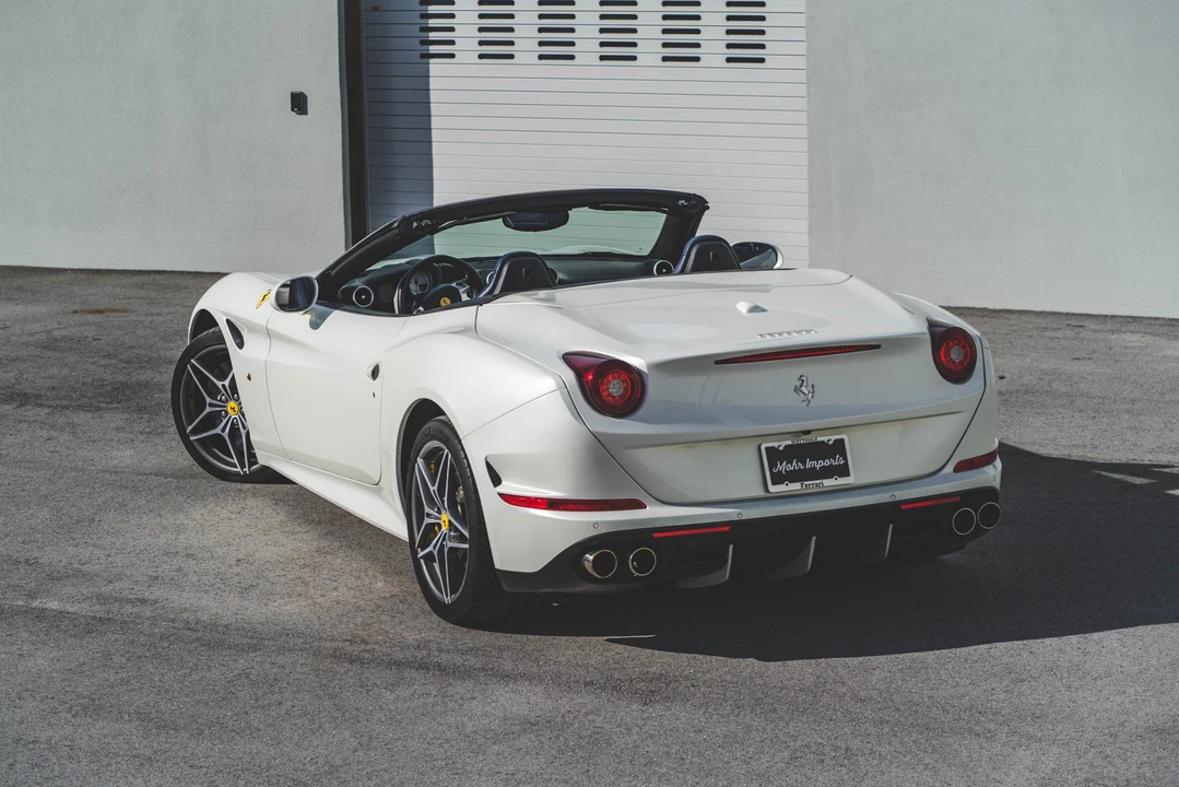 2015 Ferrari California T - Image 16 of 31