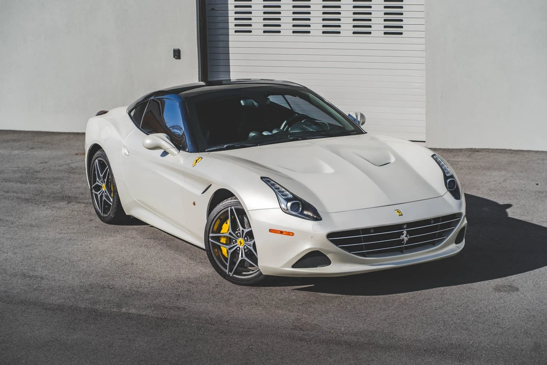 2015 Ferrari California T - Image 2 of 31