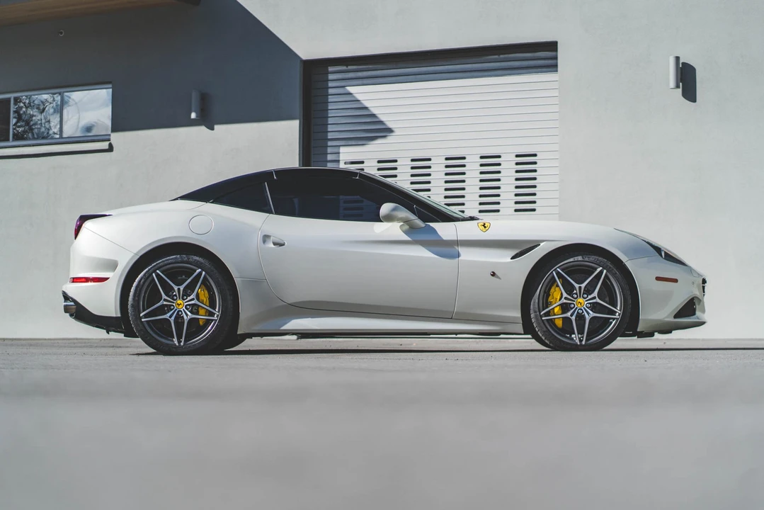 2015 Ferrari California T - Image 7 of 31