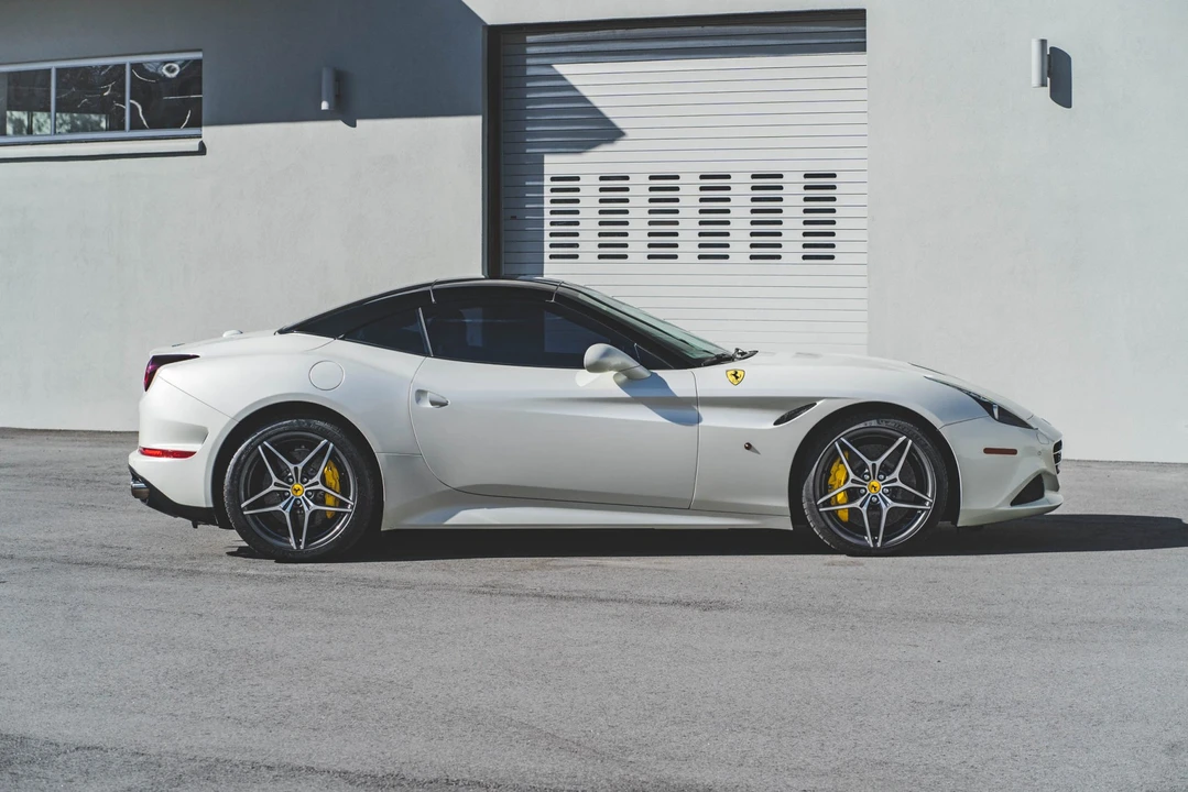 2015 Ferrari California T - Image 6 of 31