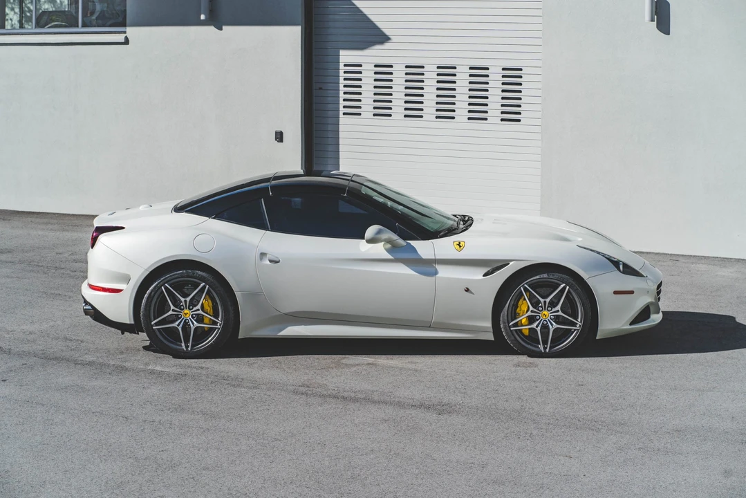 2015 Ferrari California T - Image 5 of 31