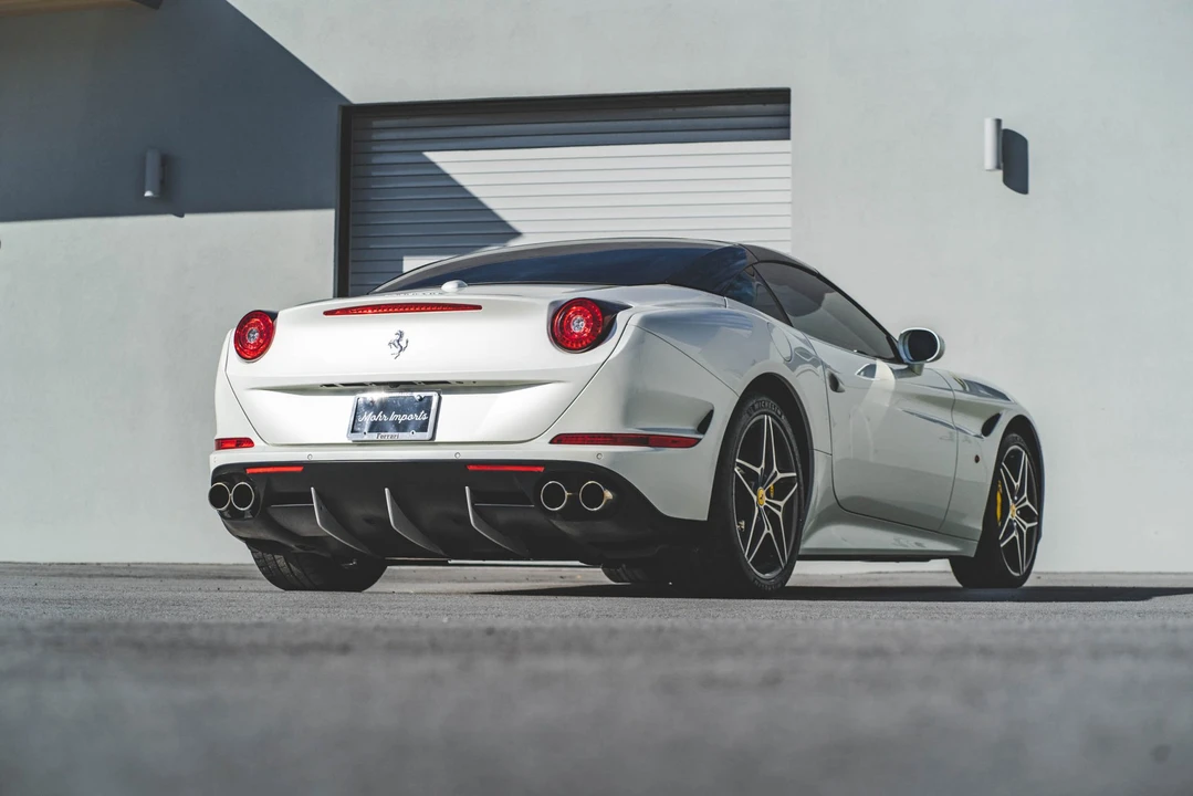 2015 Ferrari California T - Image 10 of 31