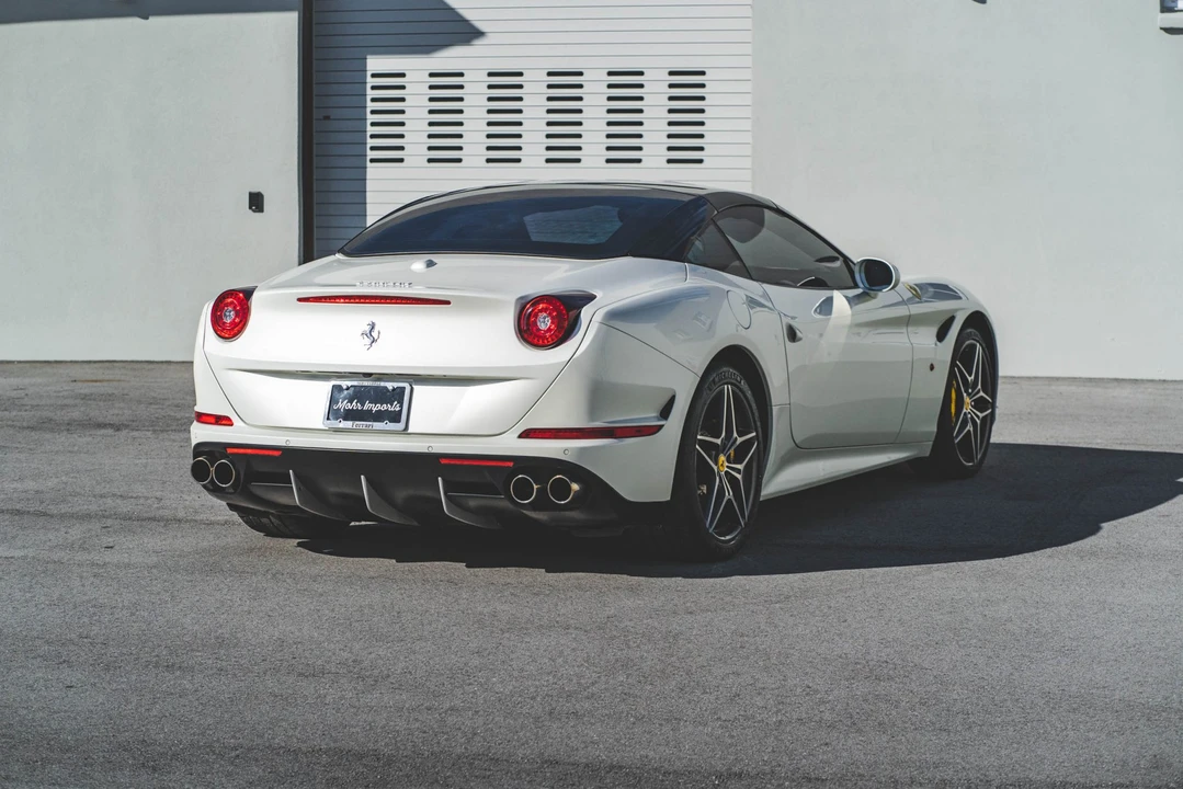 2015 Ferrari California T - Image 9 of 31