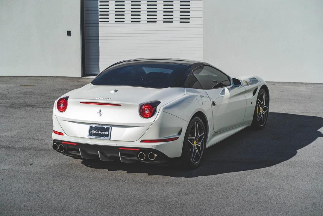 2015 Ferrari California T - Image 8 of 31