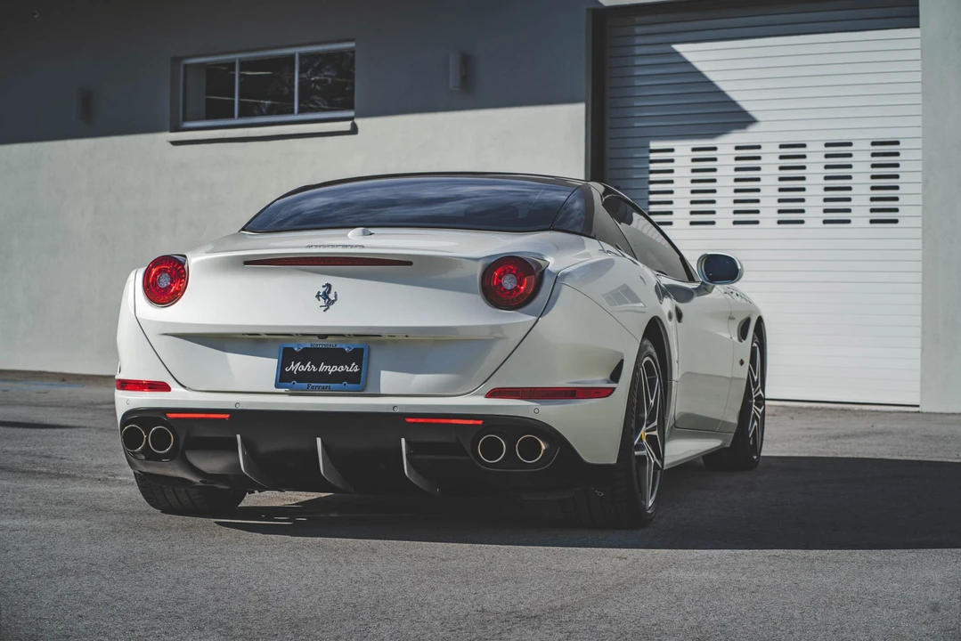 2015 Ferrari California T - Image 11 of 31