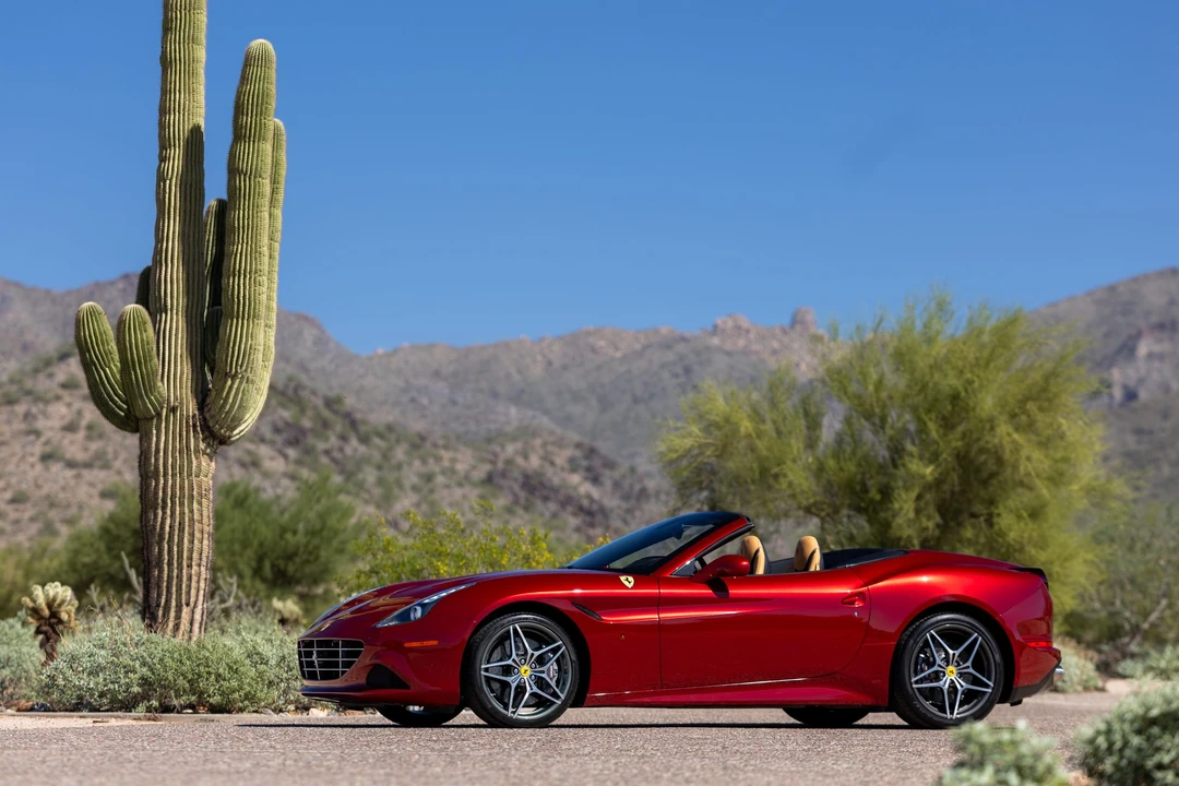2016 Ferrari California T - Image 2 of 31