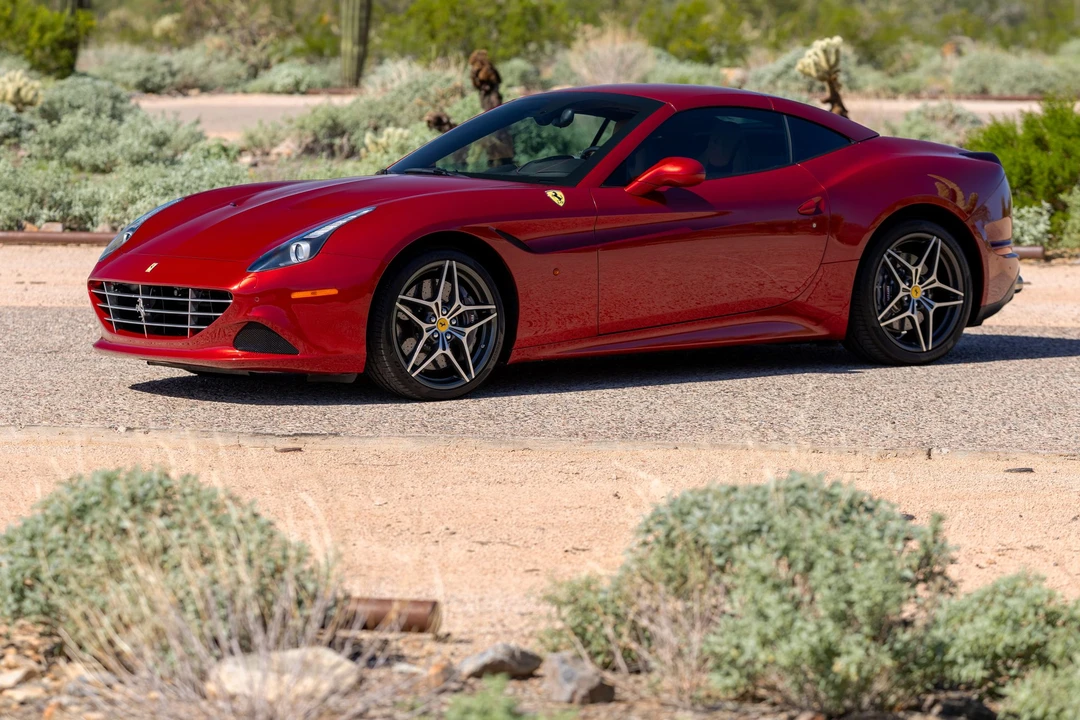 2016 Ferrari California T - Image 30 of 31
