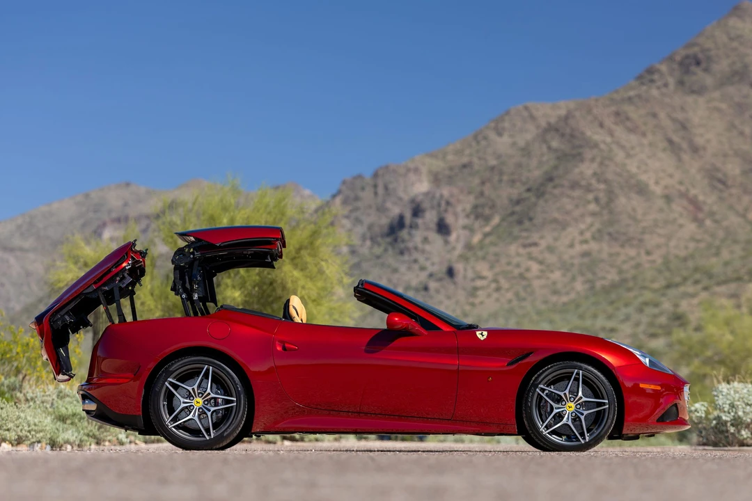 2016 Ferrari California T - Image 14 of 31