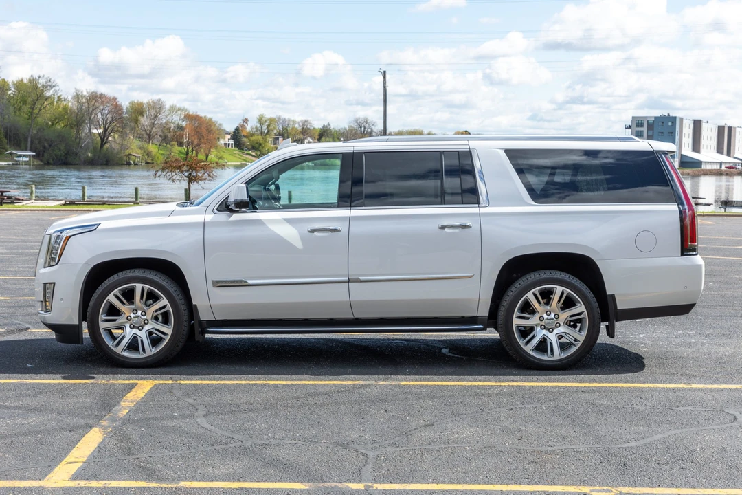 2017 Cadillac Escalade 4th Gen - Image 10 of 31