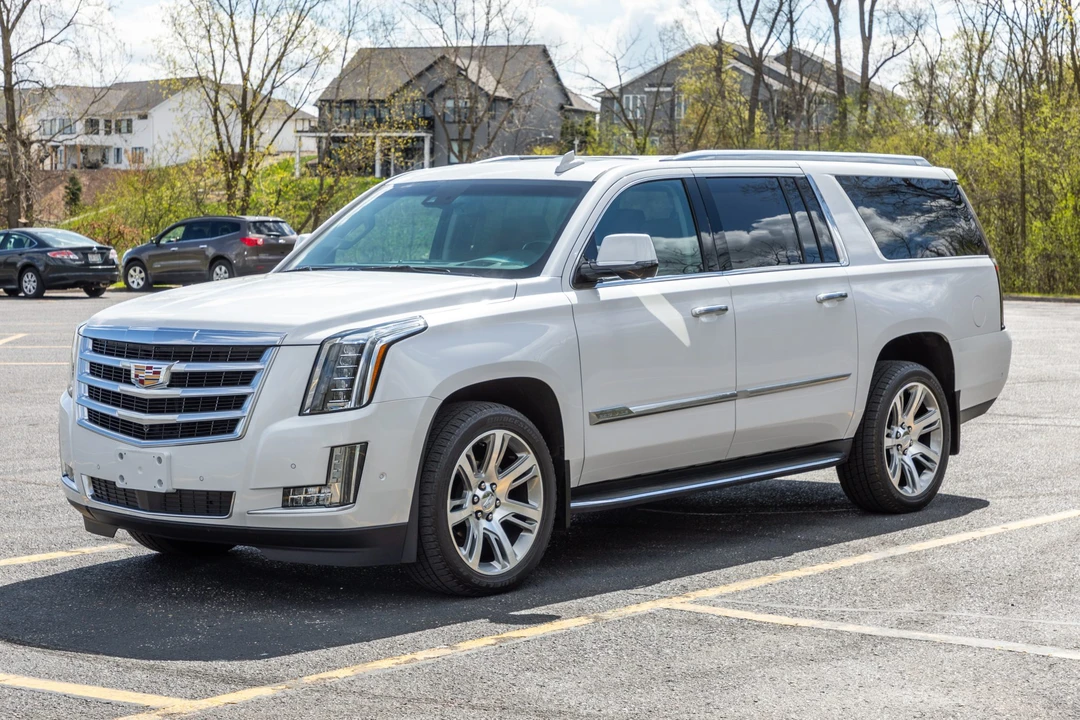 2017 Cadillac Escalade 4th Gen - Image 2 of 31