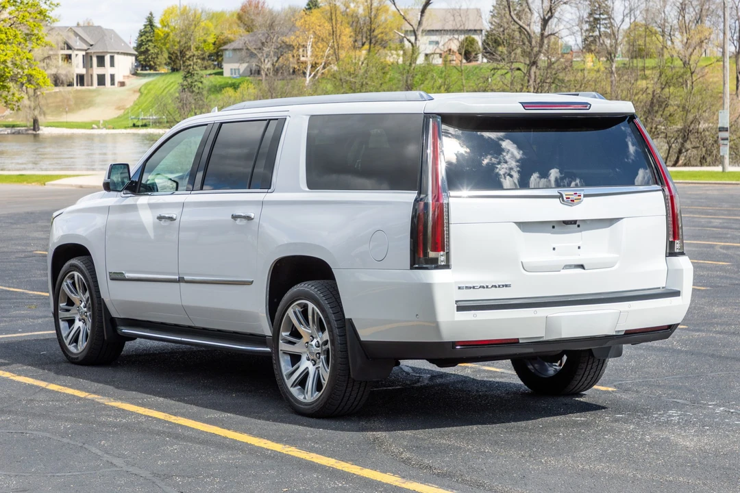 2017 Cadillac Escalade 4th Gen - Image 9 of 31