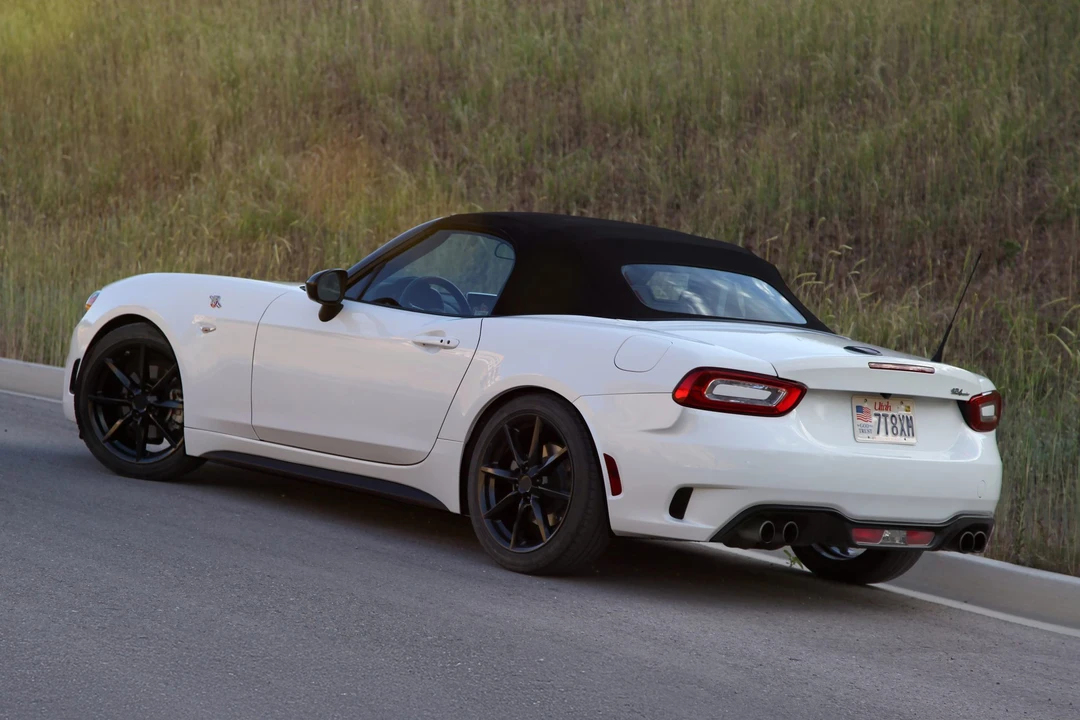 2017 Fiat 124 Spider - Image 11 of 31