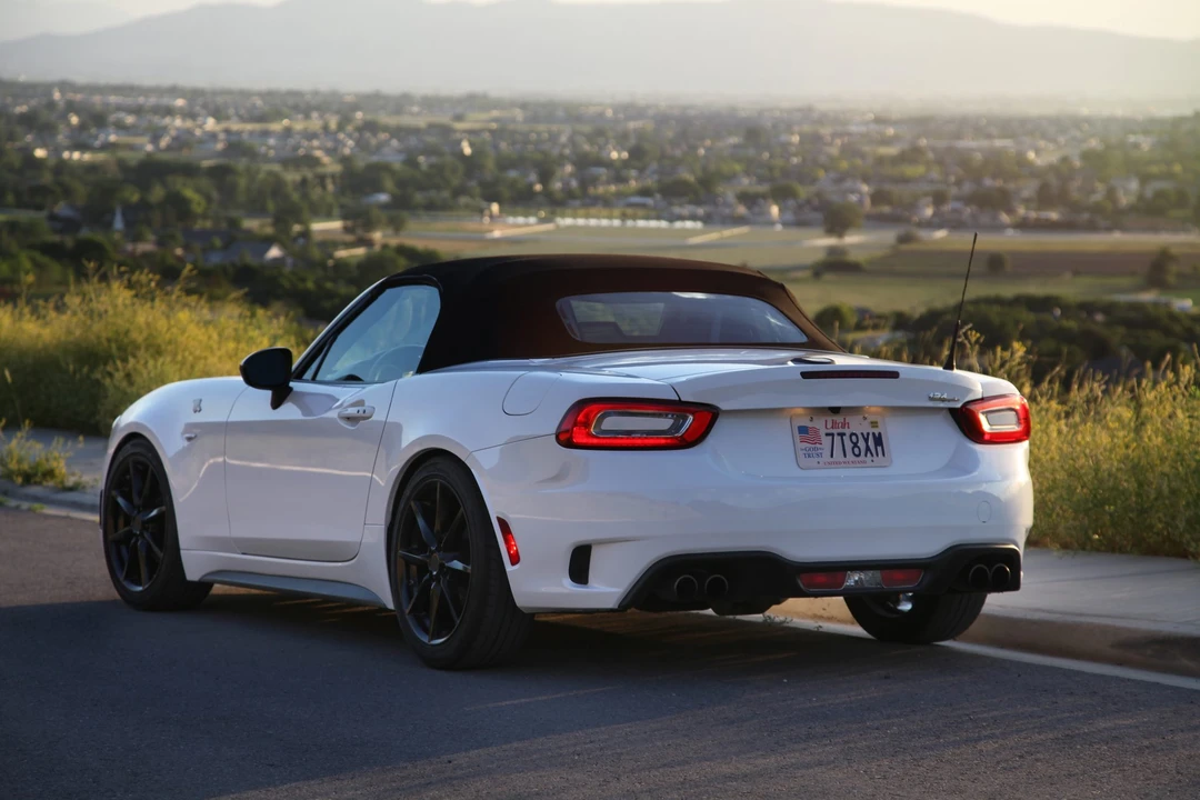 2017 Fiat 124 Spider - Image 14 of 31