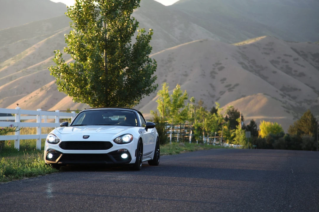 2017 Fiat 124 Spider - Image 2 of 31