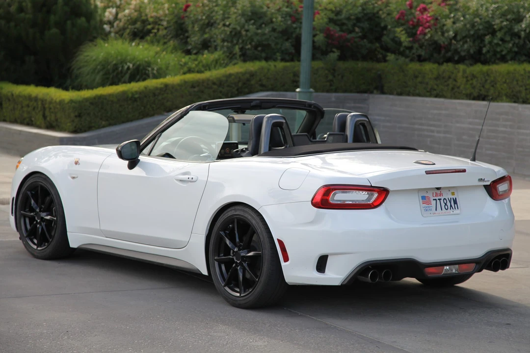2017 Fiat 124 Spider - Image 15 of 31